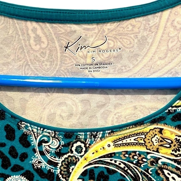 Long sleeve tee. Great green and yellow contemporary print. Scoop neck. Small
C - Picture 4 of 5